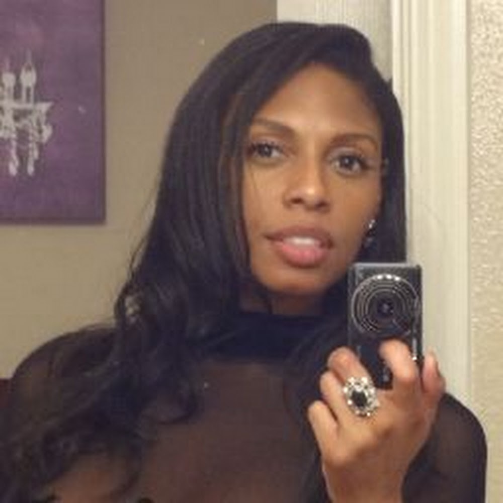 Meet your Posher, Iashia